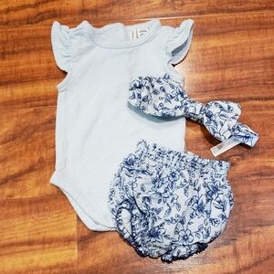 Janie and Jack EUC 0-3 months pointelle bodysuit, floral bloomer and headband